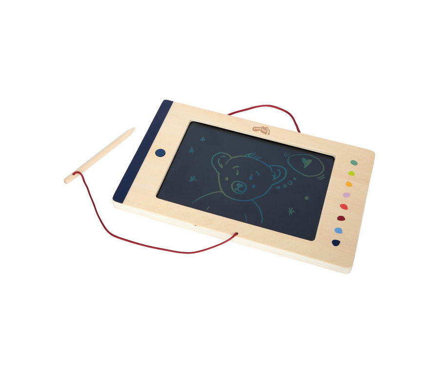 Die small foot LCD Schreibtafel »Educate« mit Bärenzeichnung und Stift liegt auf weißem Grund.