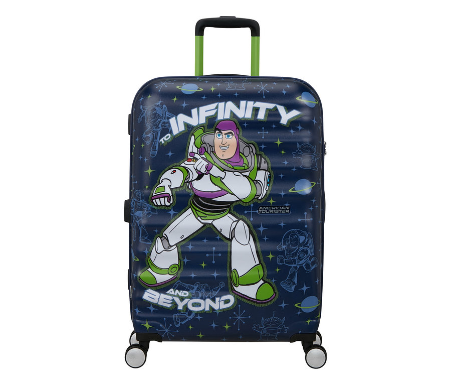 Dunkelblauer Koffer mit großem Buzz Lightyear-Motiv, der Aufschrift „TO INFINITY“ oben und „AND BEYOND“ unten, grün-schwarzem Griff und vier Rollen.