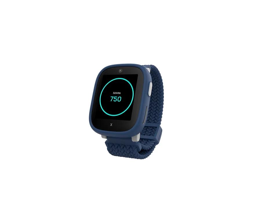Blaue Kids Watch Xplora X6 Play 2nd Gen mit geflochtenem Armband, die 750 Schritte auf dem Display anzeigt.