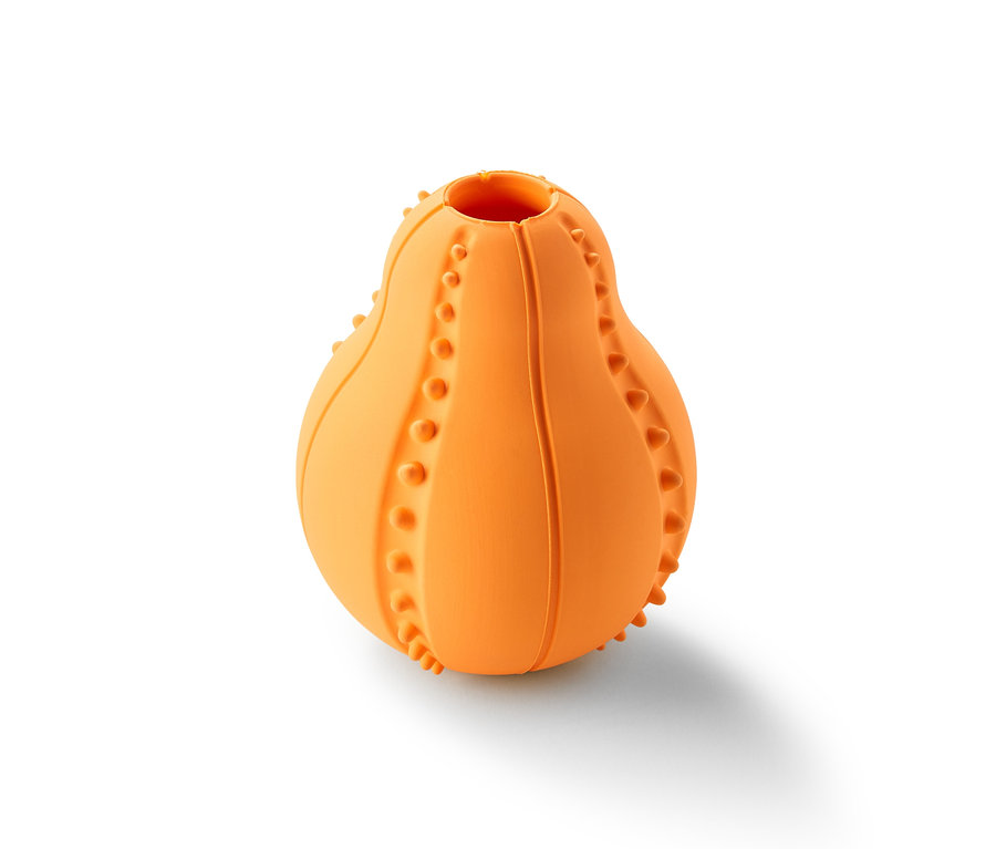 Orangefarbenes Hunde-Snackspielzeug.