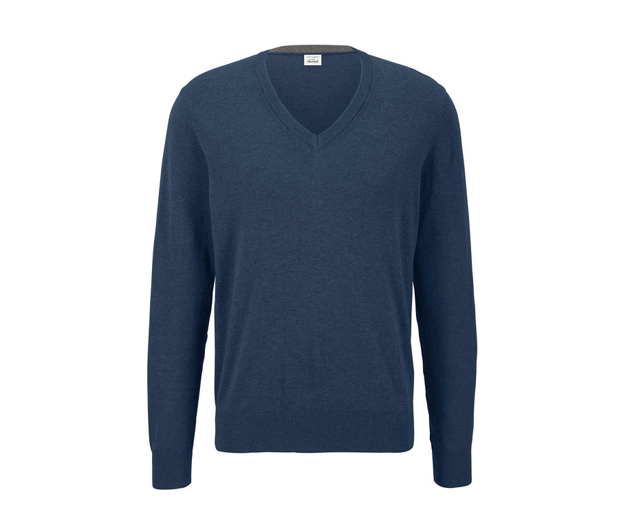 Blauer Pullover mit V-Ausschnitt.