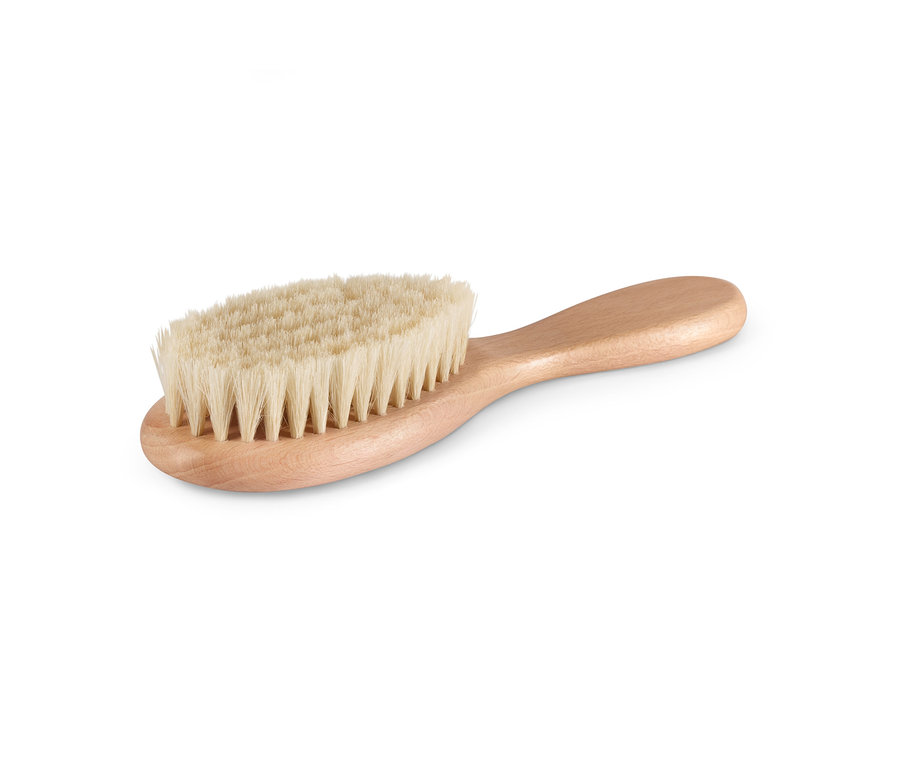 Baby-Naturhaarbürste auf weißem Hintergrund.