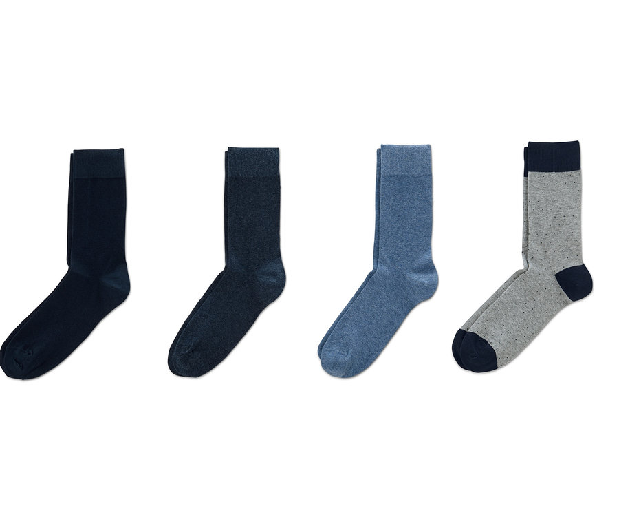 Fünf Paar Socken in verschiedenen Farben.