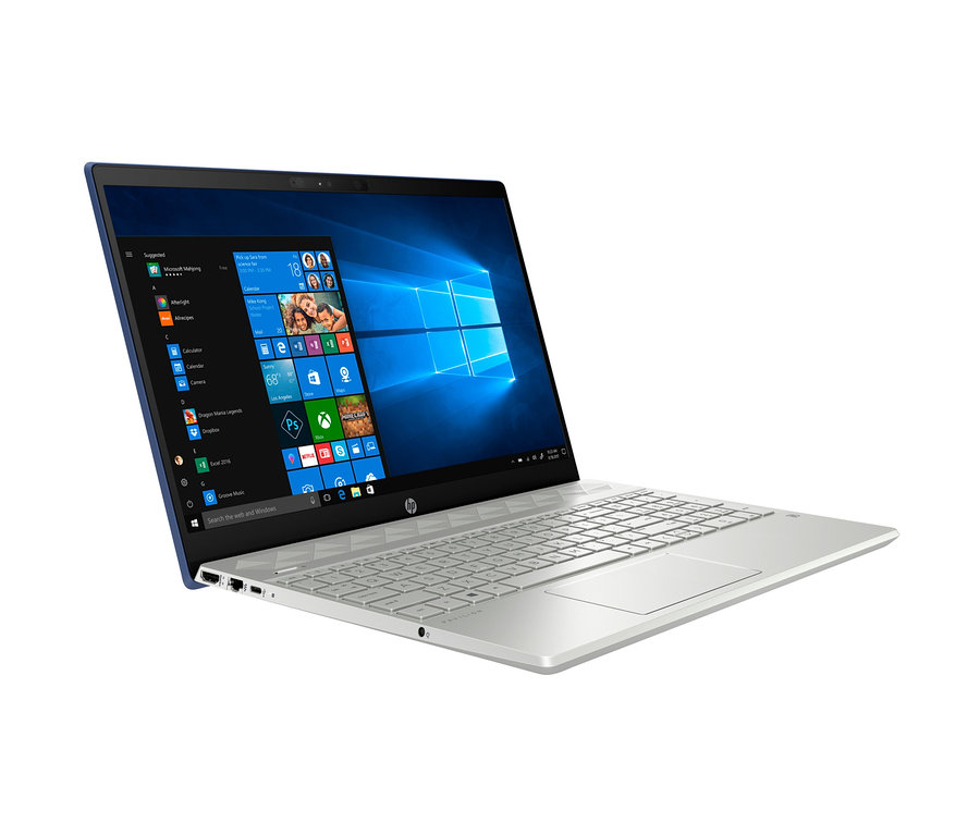 Ein geöffnetes HP-Pavilion-Notebook in Saphirblau zeigt den Windows-Desktop.