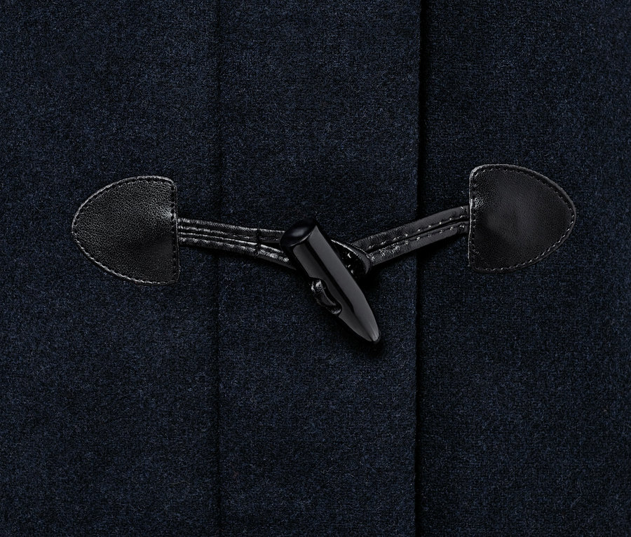 Detailansicht eines Dufflecoats aus Wollmix.