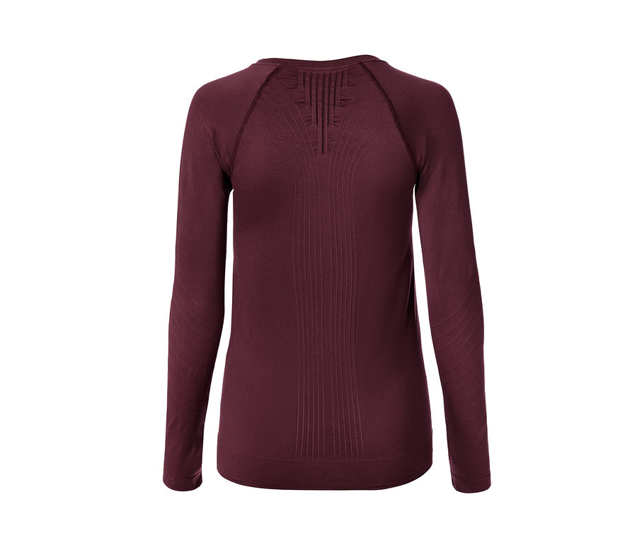 Detailaufnahme von bordeauxroter Seamless-Funktionsunterwäsche mit langen Ärmeln.