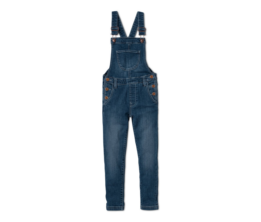 Eine blaue Latzjeans.