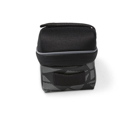 Eine schwarze Fahrrad-Satteltasche.