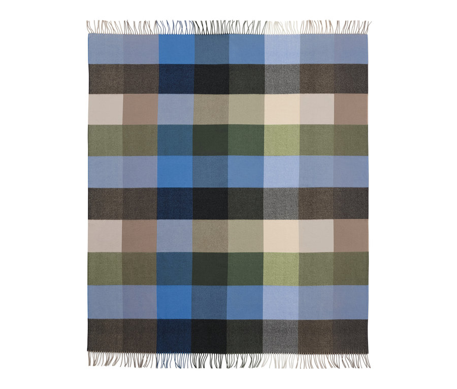 Blau-grün karierter Plaid mit Fransen.