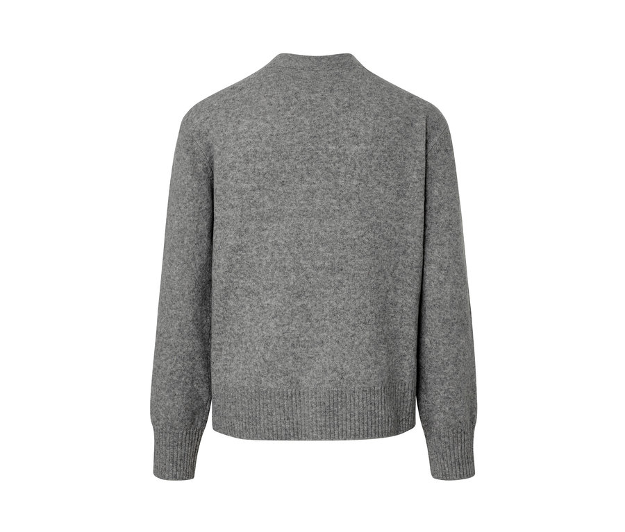 Detail der Rückseite einer Strickjacke mit Wolle, grau meliert.