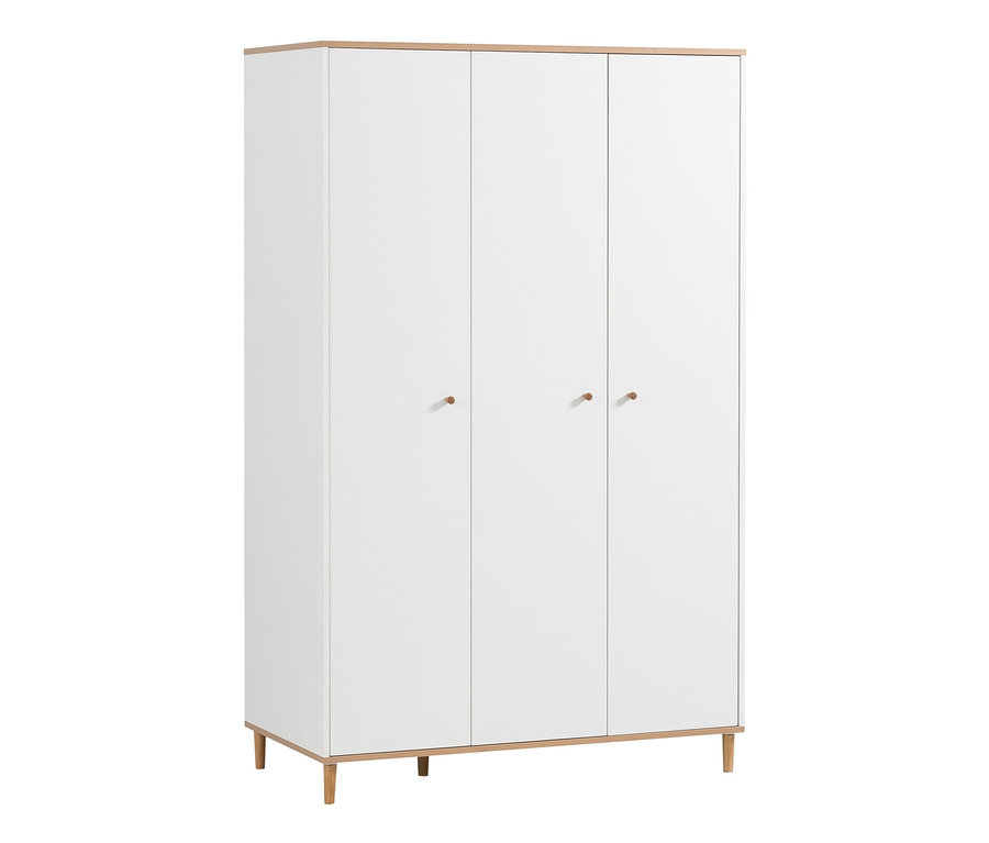 Ein weißer, dreitüriger Kleiderschrank mit Holzdetails.