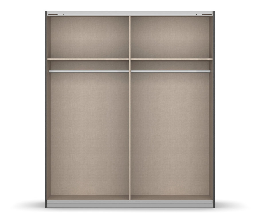 Innenansicht eines rauch Schwebetürenschranks »Subito« mit Regalböden und Kleiderstangen.