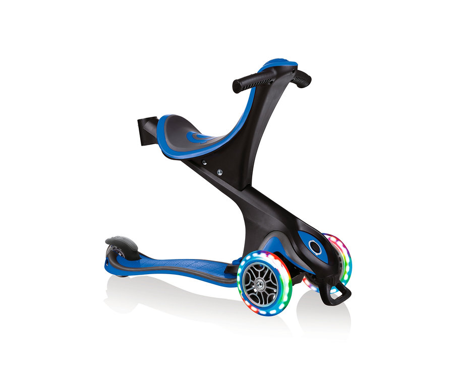 Blau-schwarzer GLOBBER Roller »GO-UP COMFORT LIGHTS« mit Leuchtrollen.