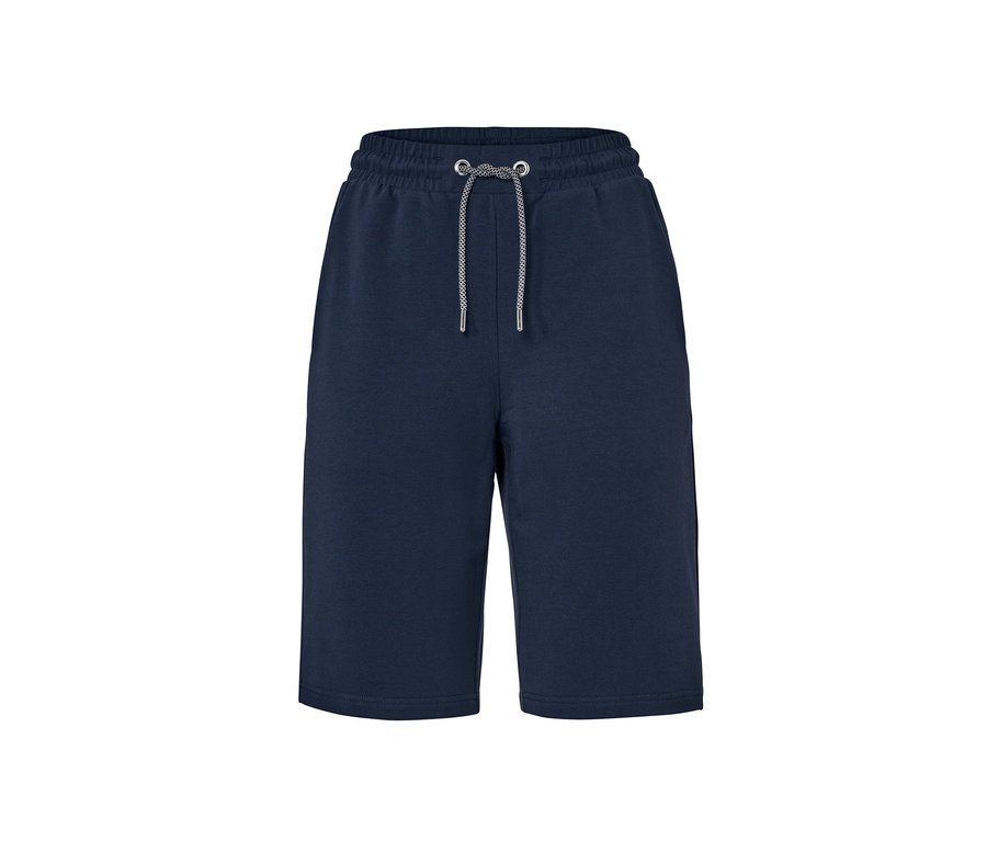 Dunkelblaue Sportshorts.