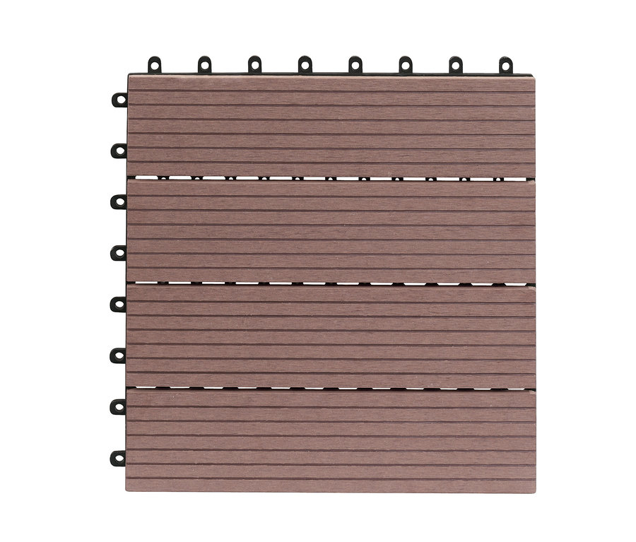 Nahaufnahme von braunen 30 x 30 cm WPC Terrassenfliesen.