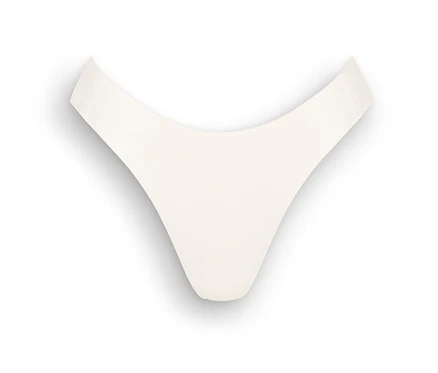 Weisse sloggi ZERO Feel 2.0 High leg auf weissem Hintergrund.
