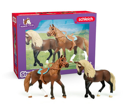 Schleich Starterset "Horse Club" mit drei braunen Pferden.
