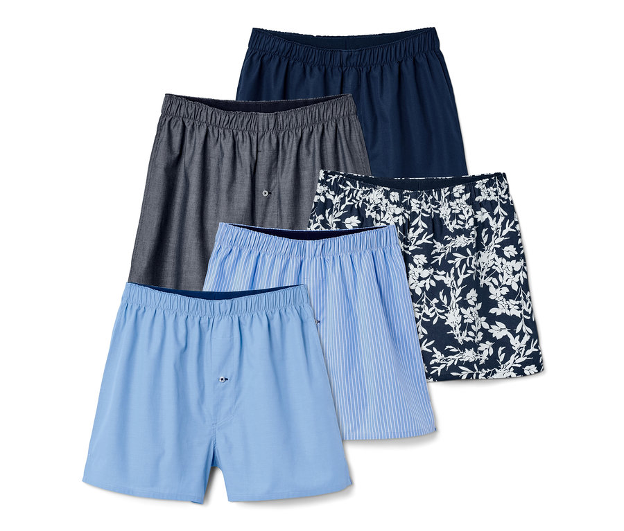 Fünf Web-Boxershorts in verschiedenen Farben und Mustern.
