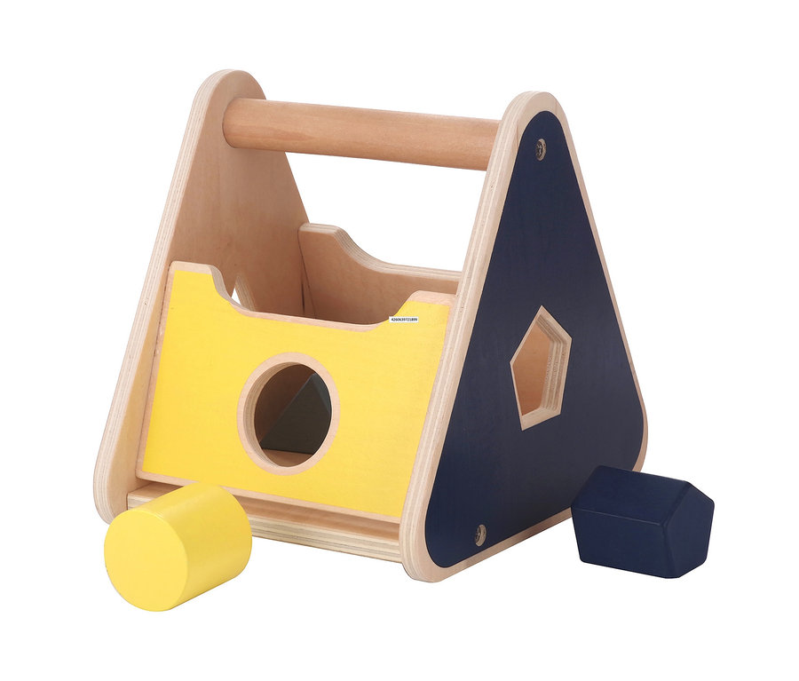 Steckpuzzle-Korb aus Holz mit verschieden geformten Öffnungen und passenden Formen.