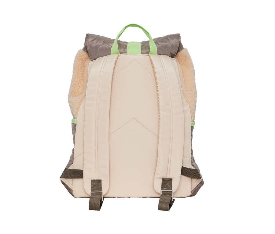 Rückansicht eines Rucksacks in Steppoptik mit beigen Schultergurten und einer grünen Schlaufe.