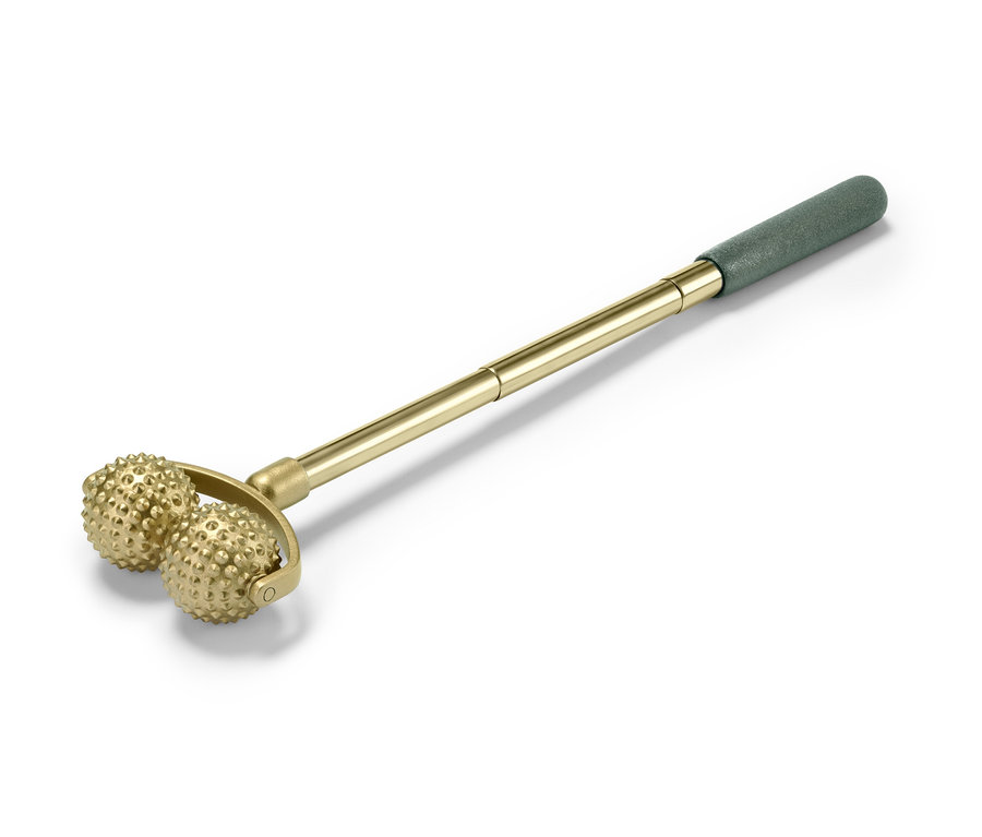 Goldener Teleskop-Igel-Massageroller auf weißem Hintergrund.