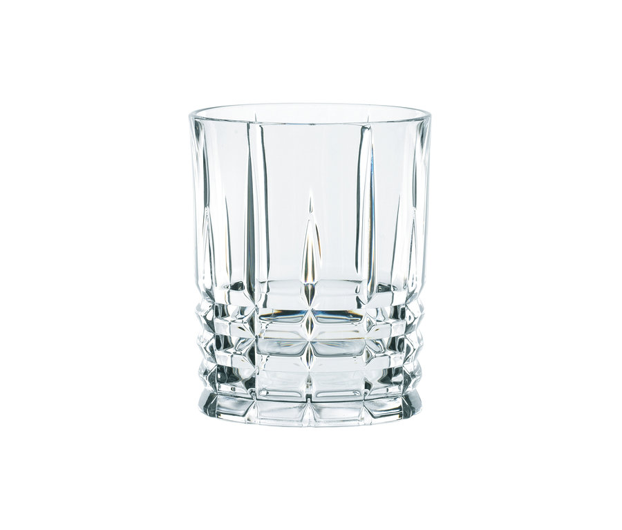 Detailaufnahme eines Nachtmann »Highland« Tumblers mit geometrischem Muster vor weißem Hintergrund.