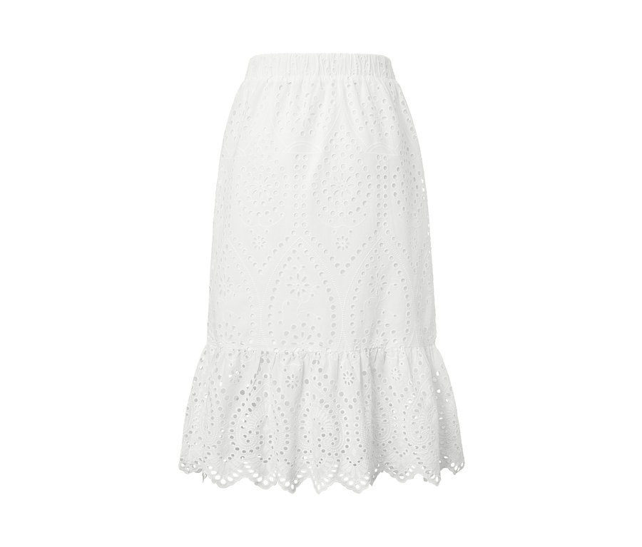 Detailansicht eines weißen Rocks mit Lochstickerei.