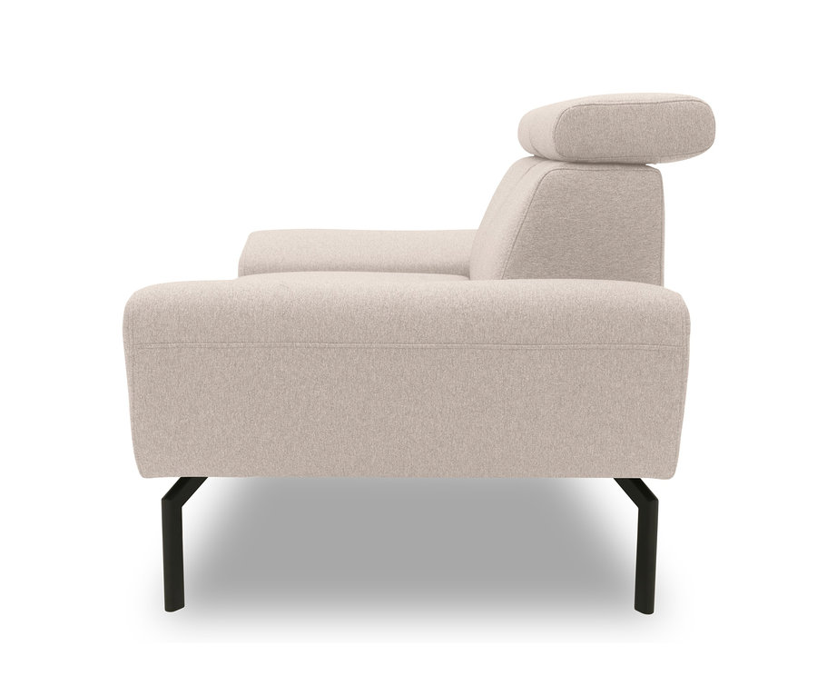 Beiges DOMO Collection 2-Sitzer »Cabarini« Sofa im Profil auf weißem Hintergrund.