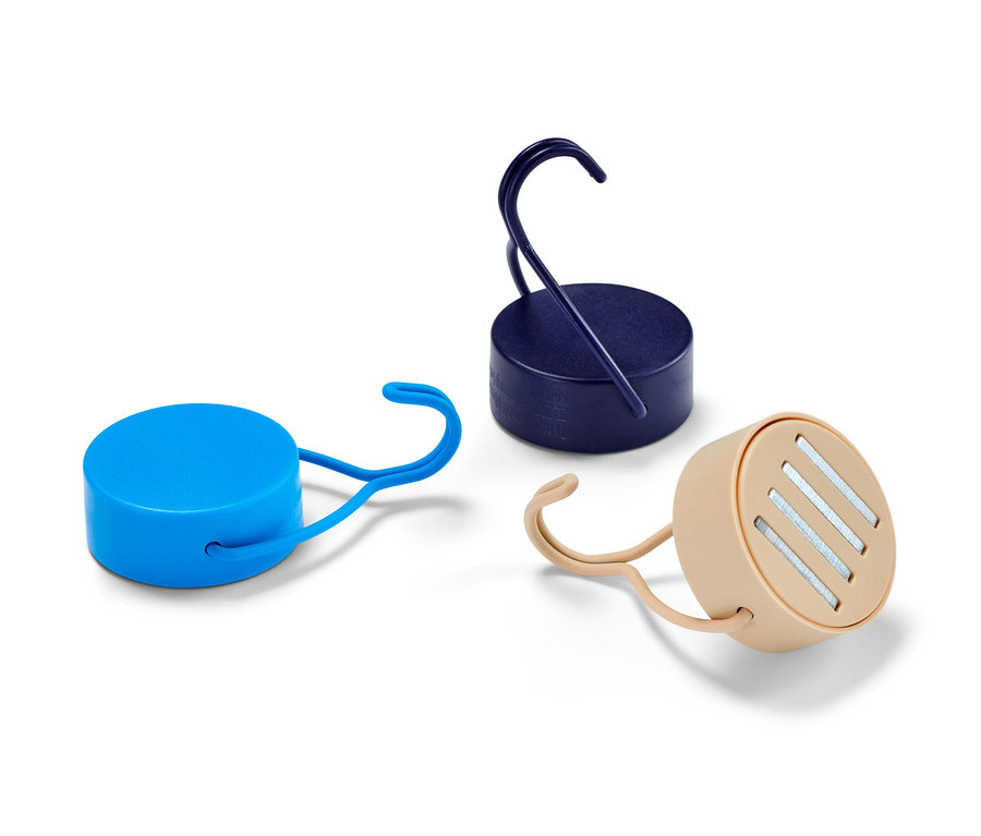 Drei Magnethaken: blau, dunkelblau und beige.