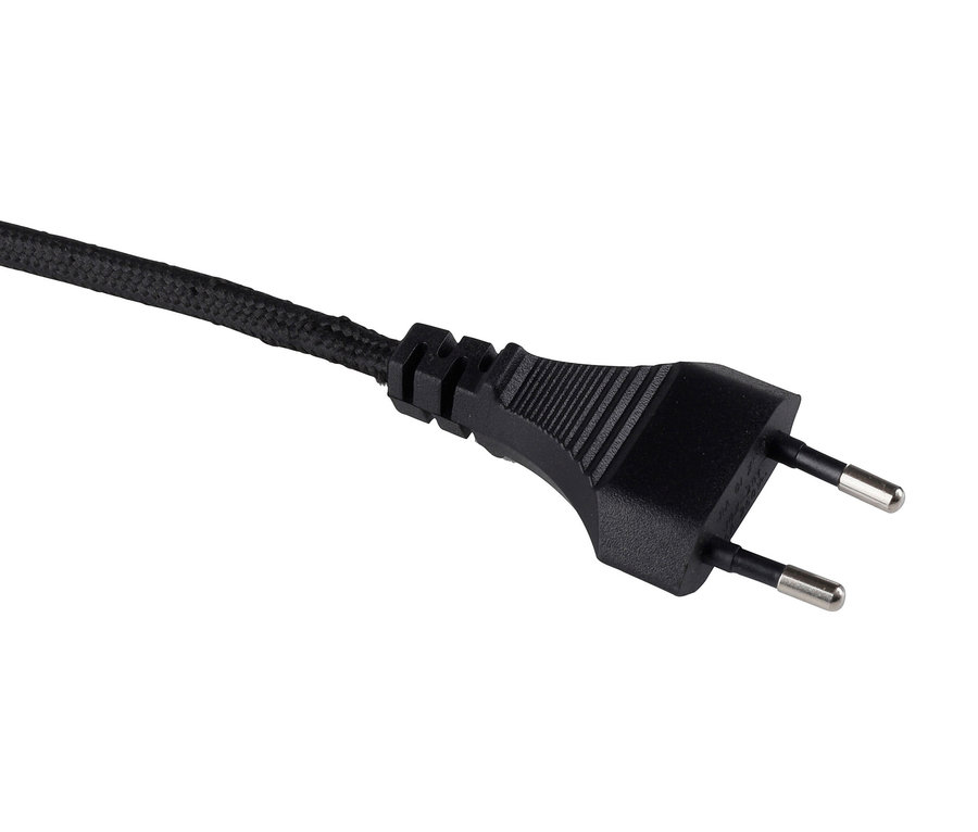 Detailaufnahme eines schwarzen Stromkabels mit Typ-C-Stecker.