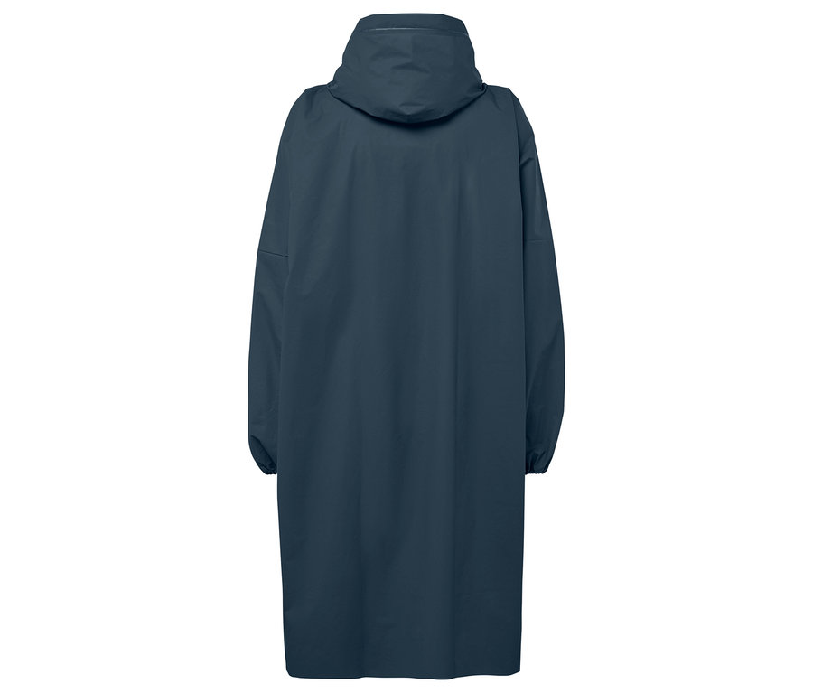 Rückansicht eines langen, marineblauen Regenmantels mit Kapuze.