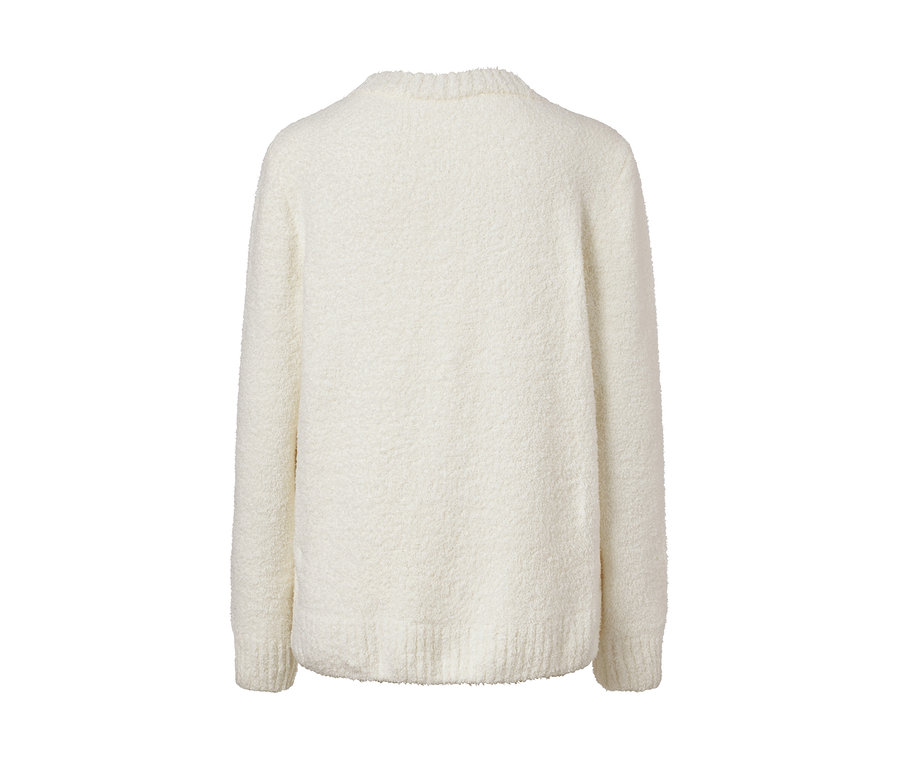 Detailansicht eines Kuschel-Sweaters in Creme.