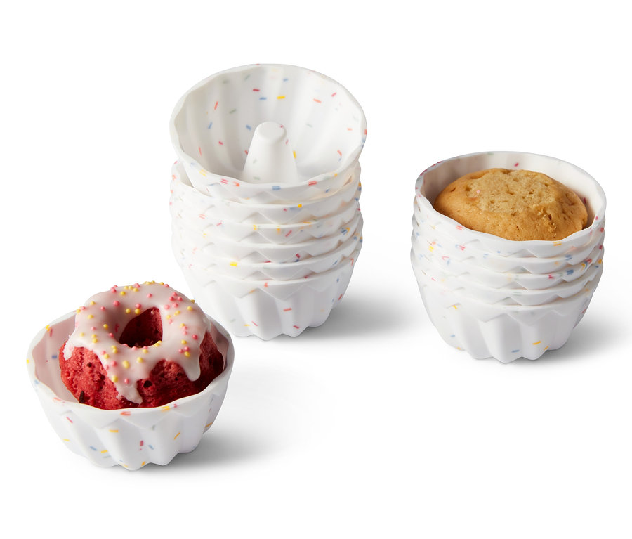 Mini-Gugelhupf in 12 Mini-Gugelhupfformen.