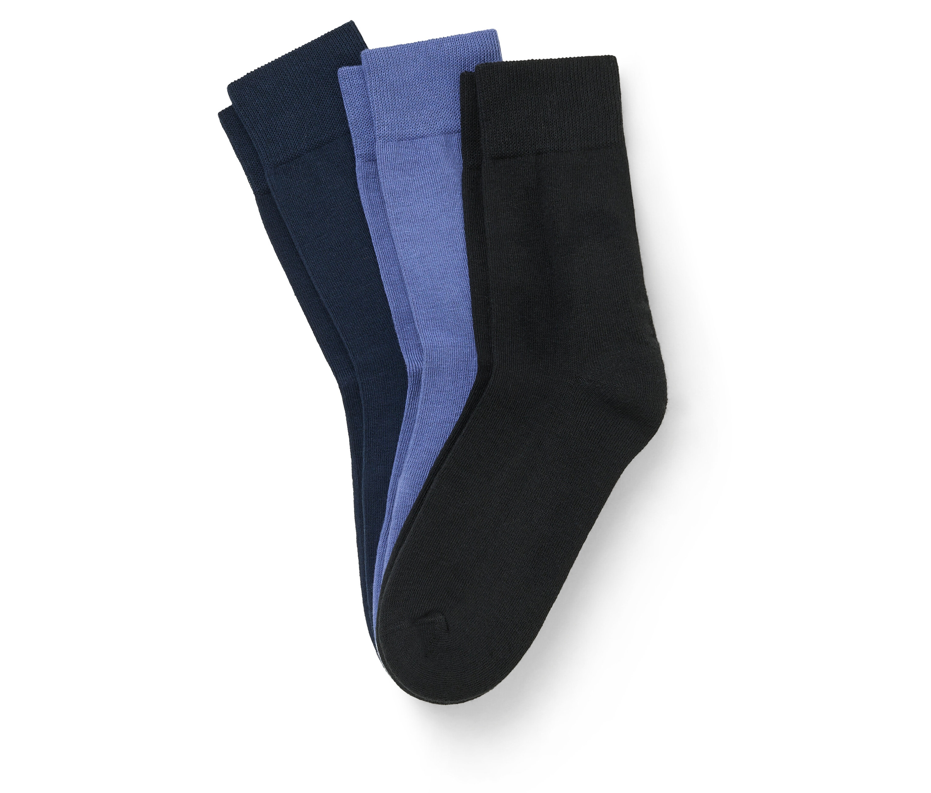 Drei Socken in Marineblau, Lila und Schwarz liegen auf einem weißen Hintergrund.