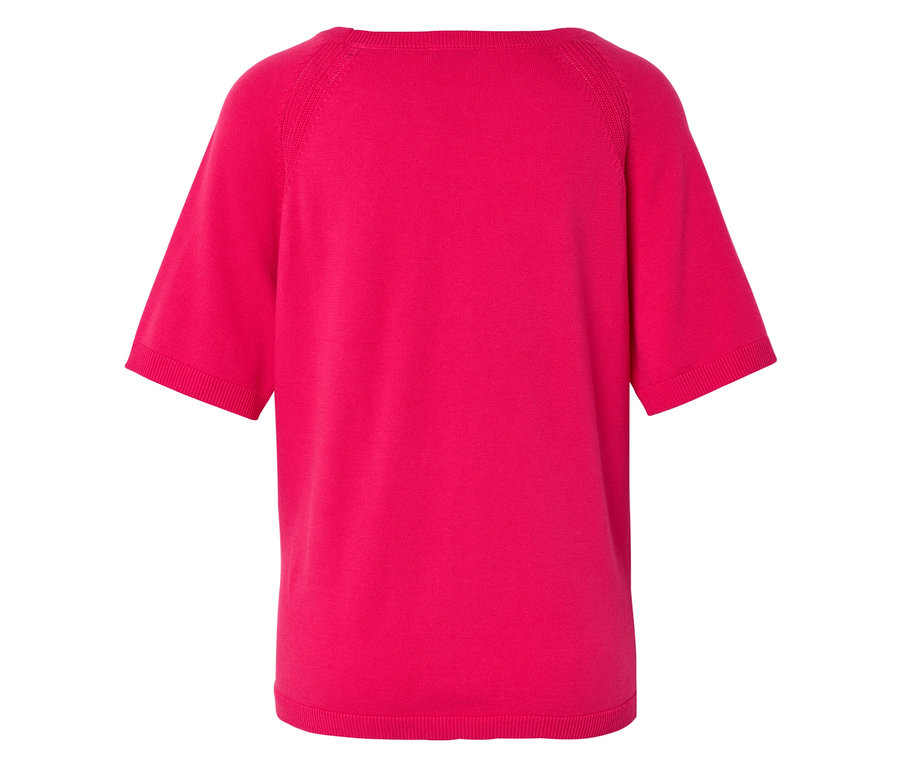 Nahaufnahme der Rückseite eines kurzärmeligen, pinkfarbenen Strickpullovers.