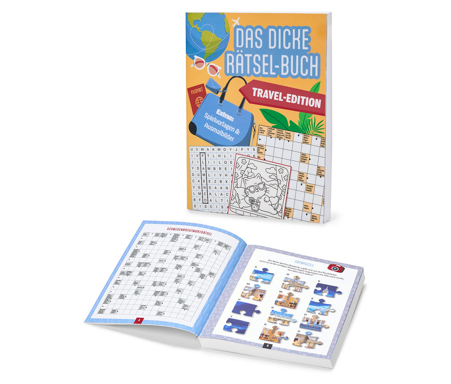 Ein dickes Rätselbuch in der Travel-Edition liegt neben einem aufgeschlagenen Rätselbuch.
