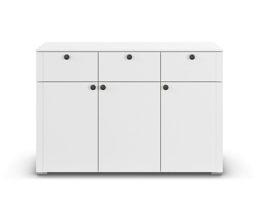 Weißes Sideboard mit drei Schubladen oben und drei Schranktüren unten mit runden, dunklen Griffen.
