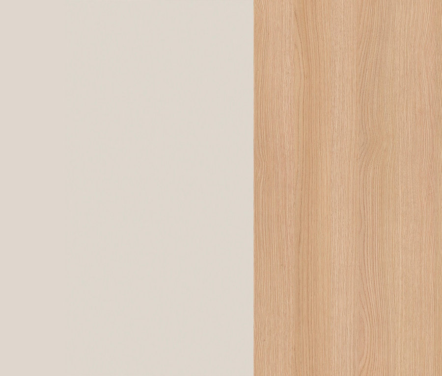 Nahaufnahme der Schuhbank »Cormano« mit einer hellen, glatten Fläche links und einer Holzstruktur rechts.