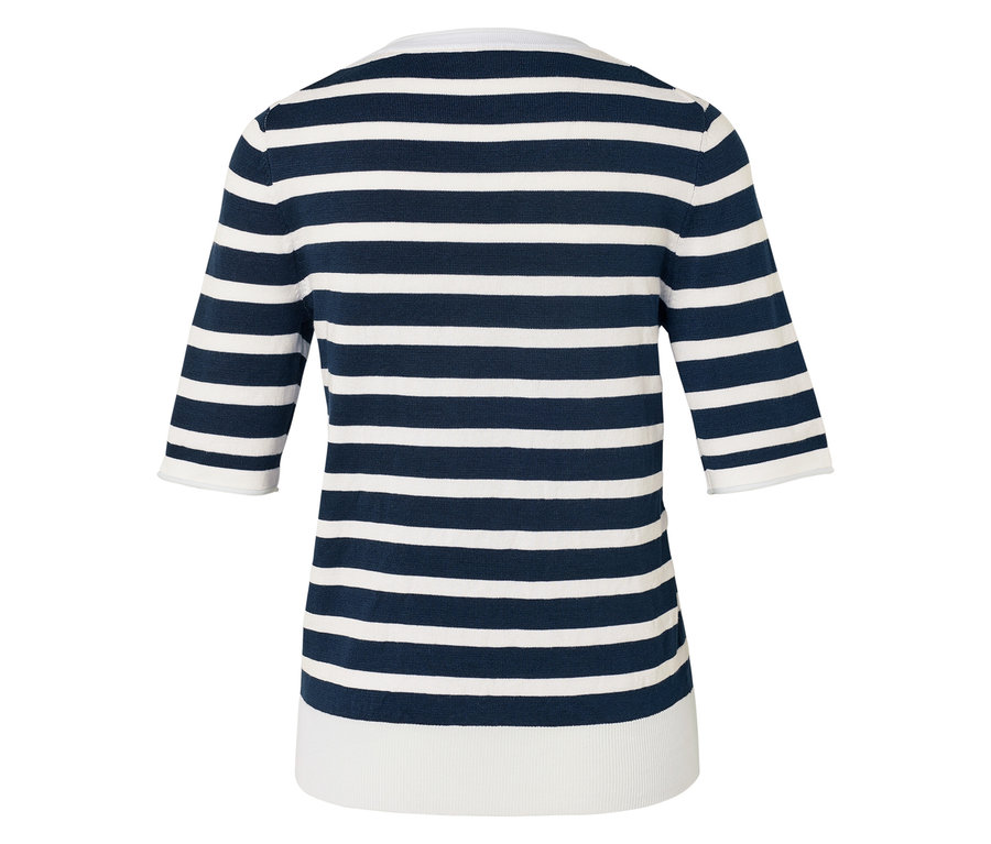 Gestreiftes marineblau-weißes Shirt mit Dreiviertelärmeln.