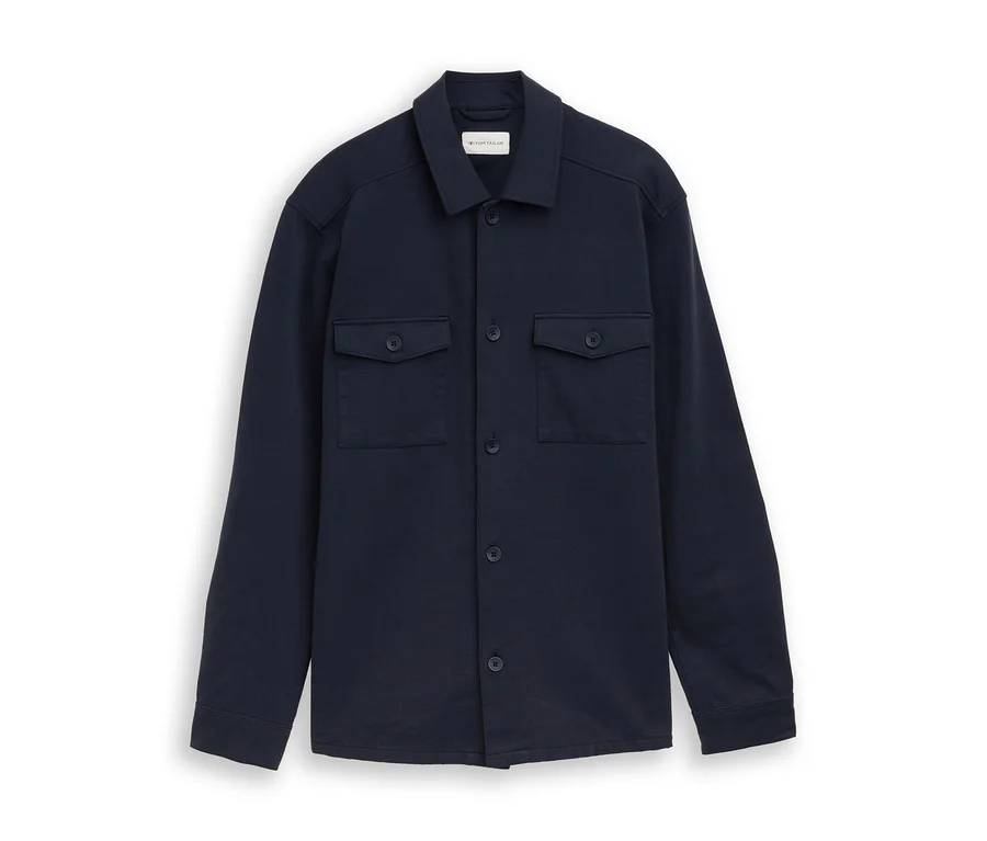Dunkelblaue Tom Tailor Sweatshirt-Jacke mit Kragen, Knopfleiste und zwei Brusttaschen.