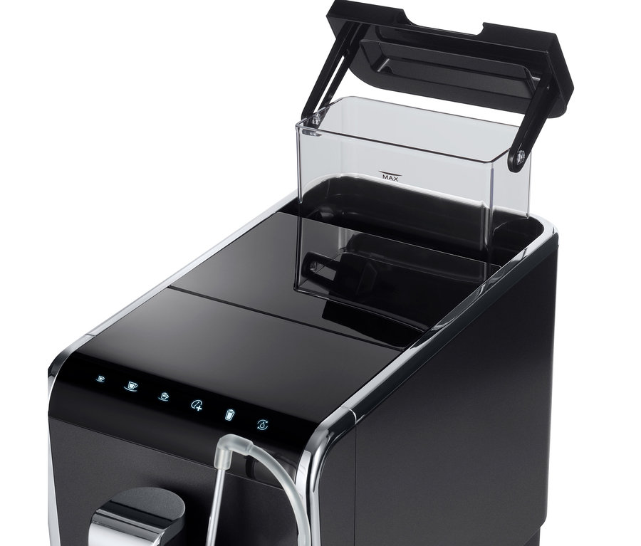 Detailaufnahme des »Esperto Pro« Tchibo Kaffeevollautomaten in Anthrazit mit geöffnetem Wassertank.