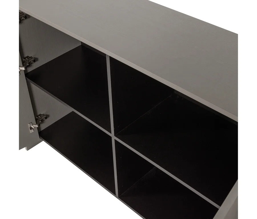 Offener grauer Schrank mit dunklen Innenfächern. Links sind zwei Regalböden hinter einer geöffneten Tür sichtbar, rechts ein Gitter aus dunklen Fächern.