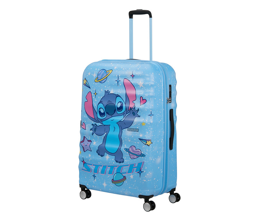 Hellblauer Koffer mit Disney Stitch-Motiv, Sternen, Planeten und Herzen. Aufschrift "STITCH" unten, ausziehbarer Griff, vier Rollen und ein Seitengriff mit Schloss.