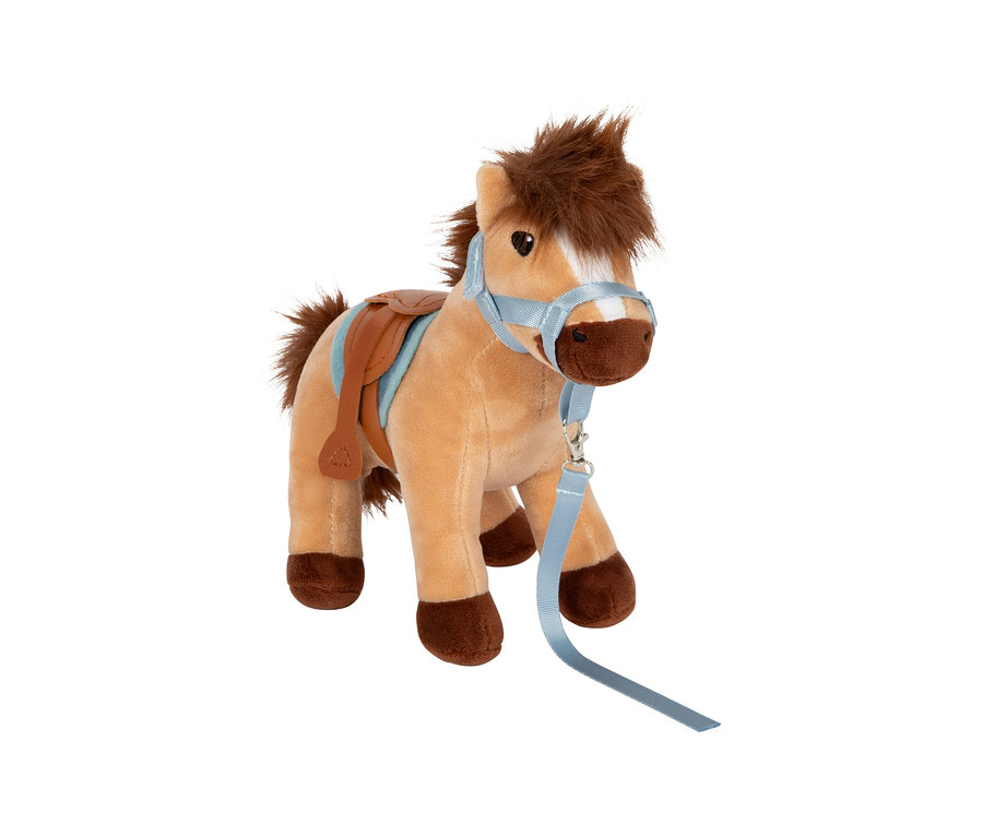 Ein Stoffpferd aus dem small foot Spiel-Set Pferd mit Stall steht auf weißem Grund.
