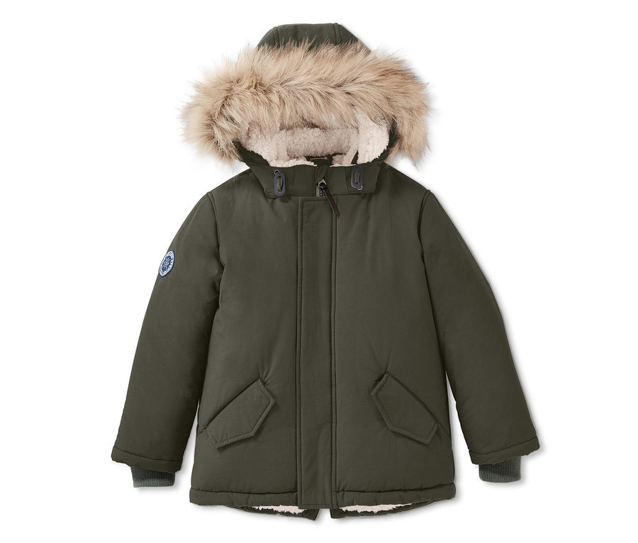 Eine dunkelolive Thermoparka mit einer mit Kunstfell gefütterten Kapuze.