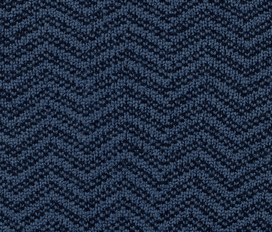 Nahaufnahme eines blauen Teppichs mit Zickzackmuster.