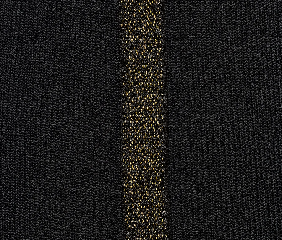 Detailaufnahme einer schwarzen Thermoleggings mit Glitzertape.