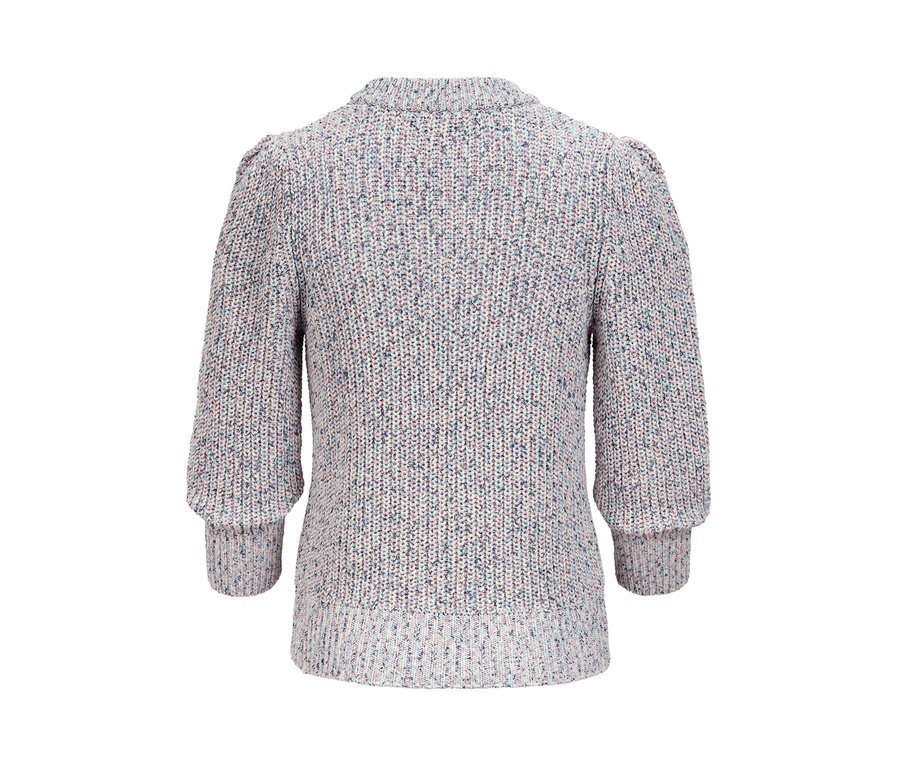 Detailansicht Strickpullover aus Bändchengarn.