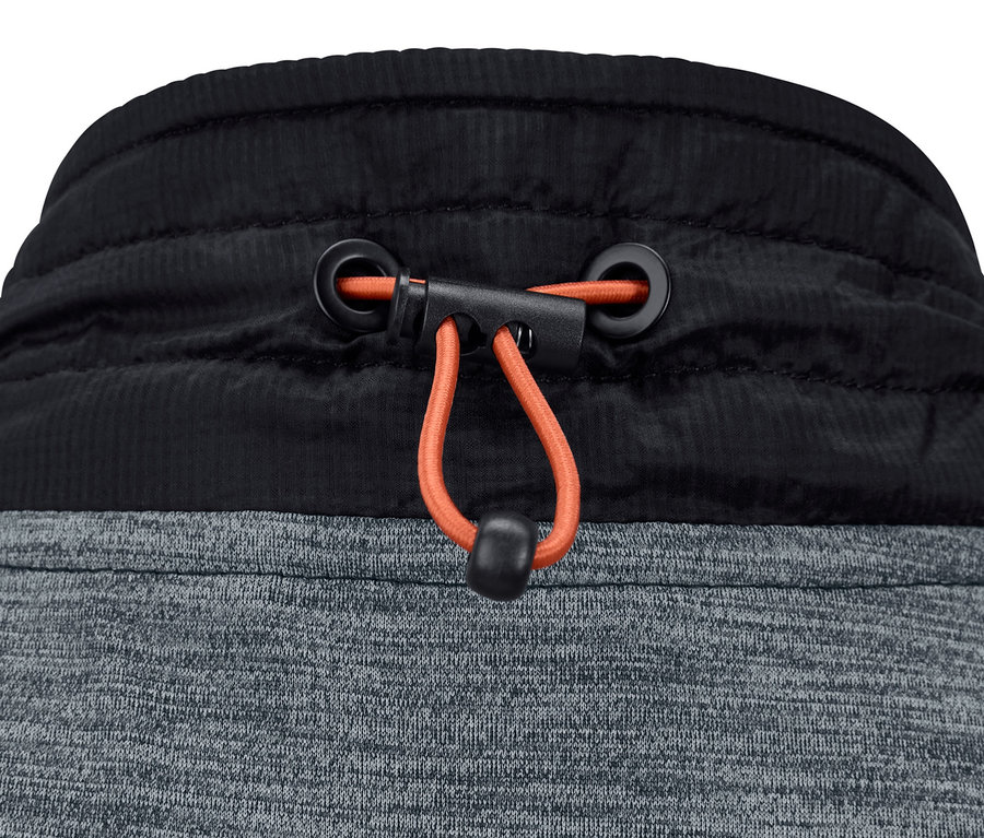 Detail einer Weste mit schwarz-grauem Design und orangefarbenem Kordelzug.