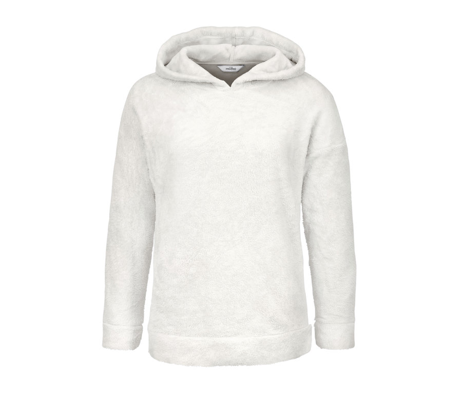 Ein weißer Teddy-Hoodie vor hellem Hintergrund.